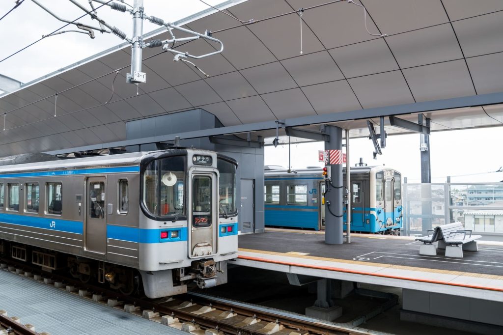 JR松山駅