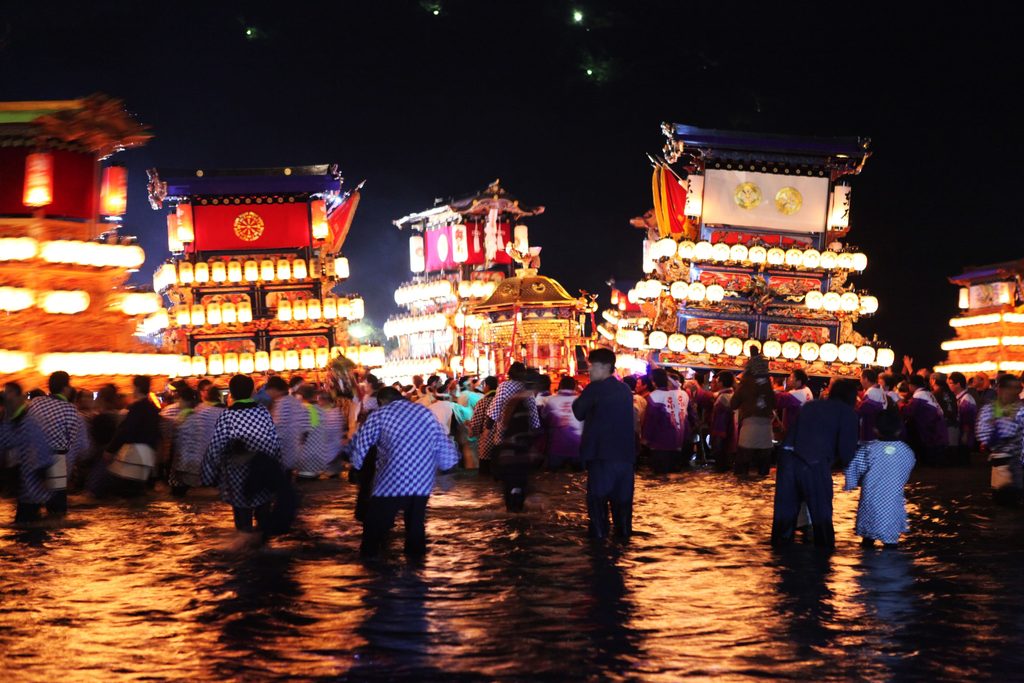 西条祭り川入り