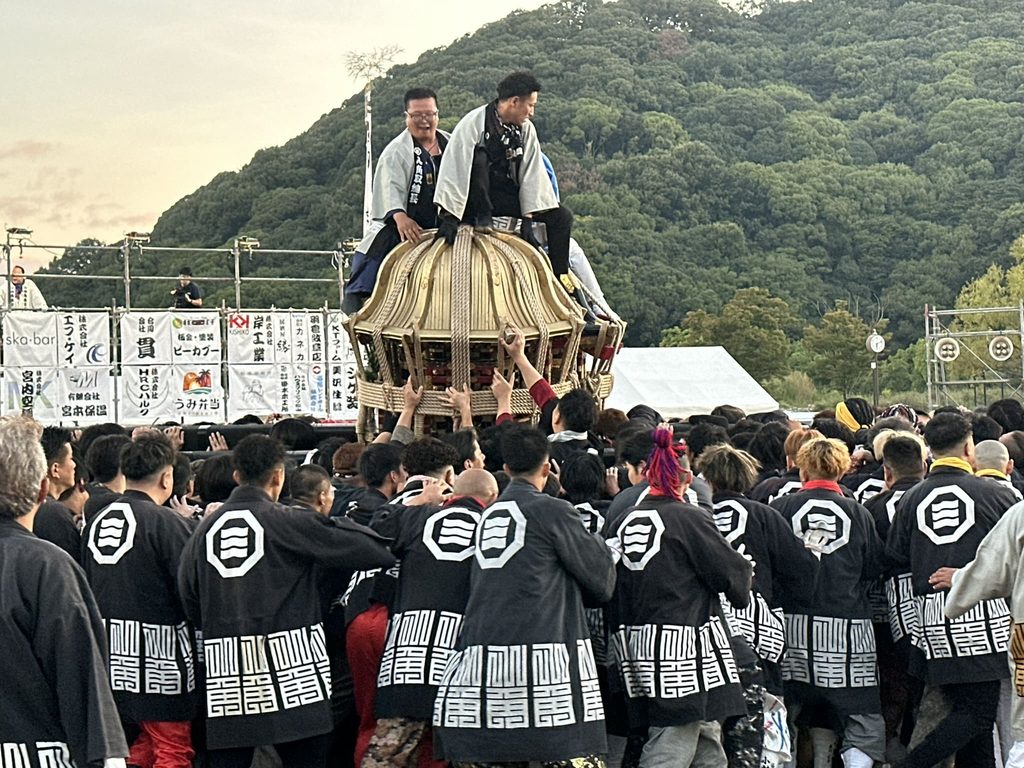 愛媛県松山秋祭り鉢合わせ神輿写真