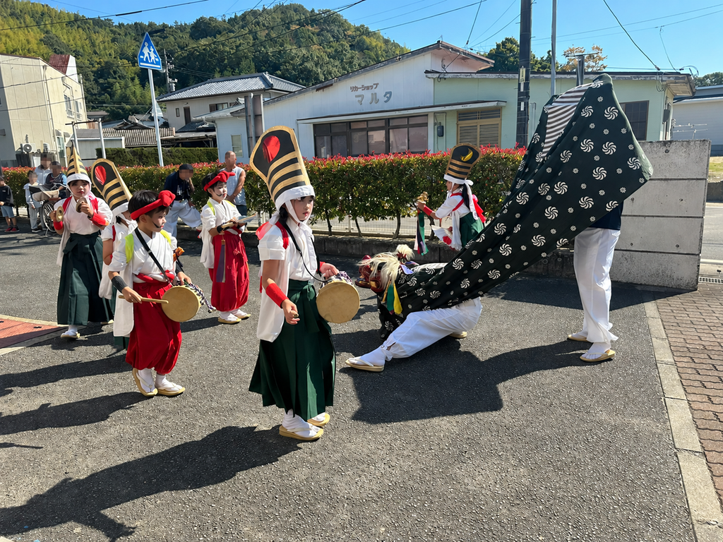 写真は北浦八幡神社獅子連による獅子舞です。