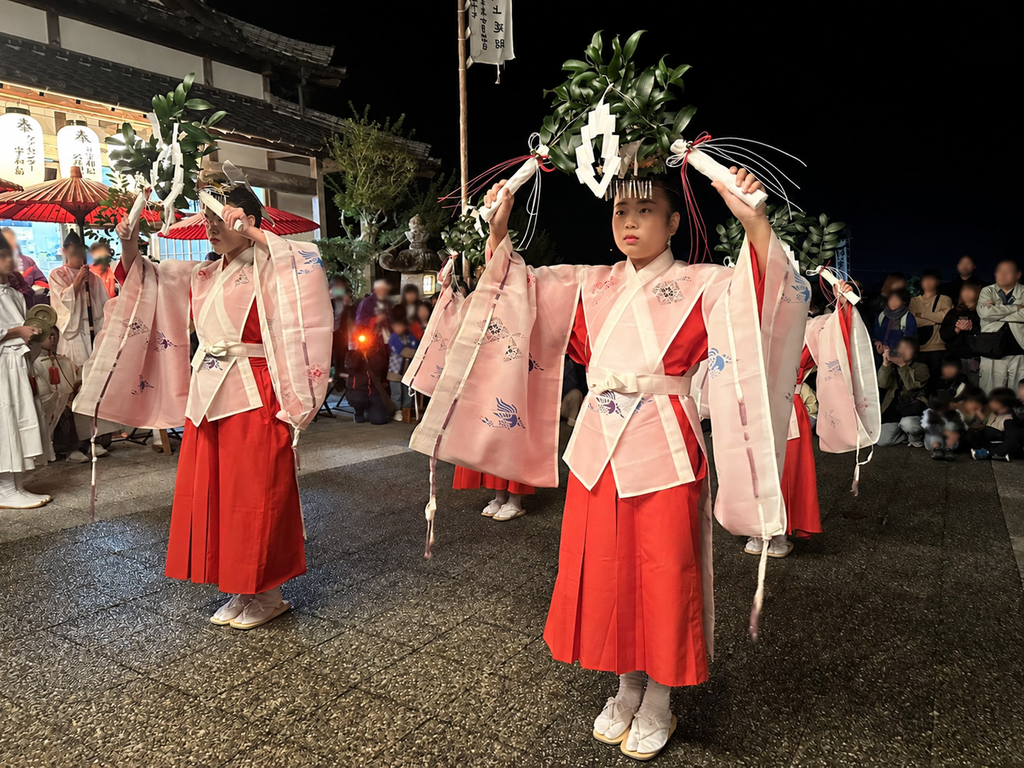 宇和津彦神社宵宮祭写真 巫女の舞