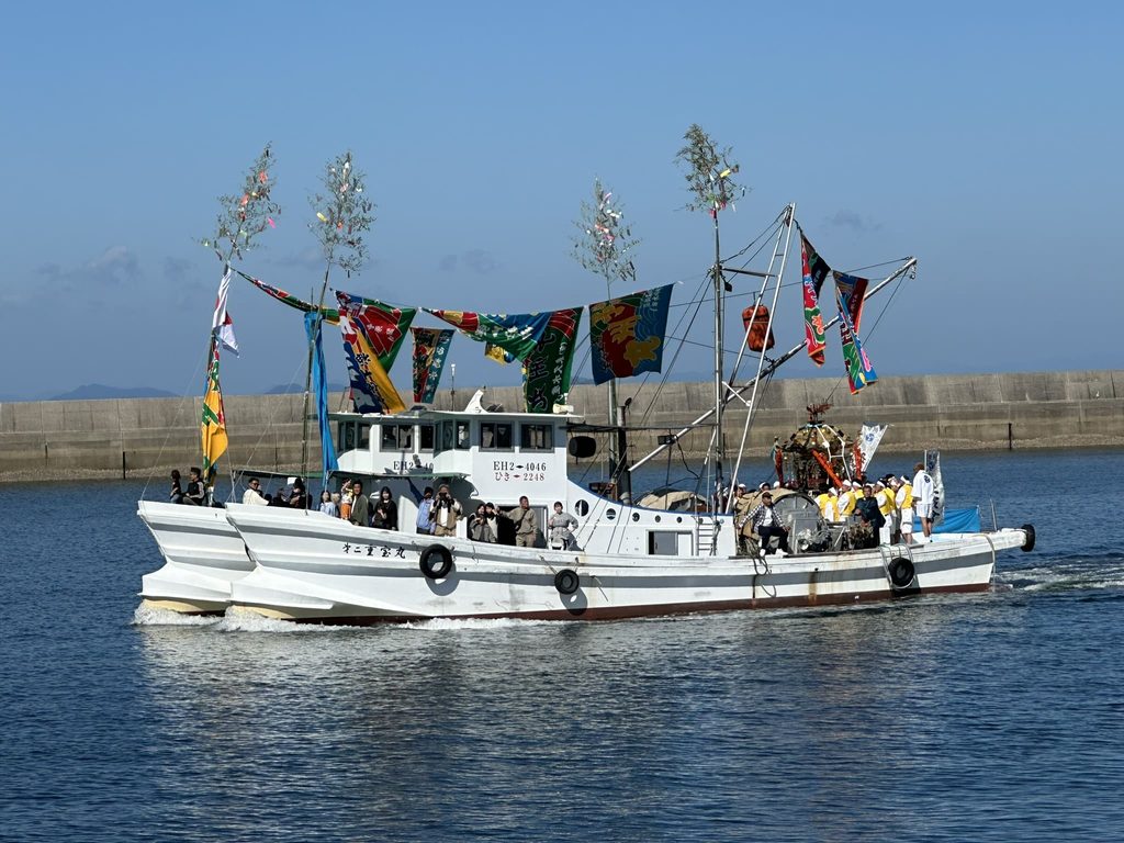 川之江秋祭りでお神輿が海を渡る「神輿の船渡御(海幸祭)」