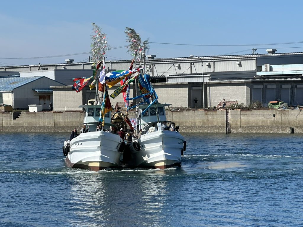 川之江秋祭りでお神輿が海を渡る「神輿の船渡御(海幸祭)」