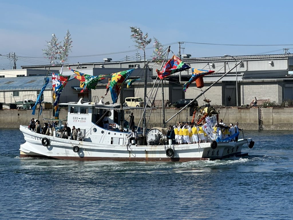 川之江秋祭りでお神輿が海を渡る「神輿の船渡御(海幸祭)」
