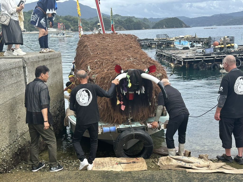牛鬼の海上渡御

