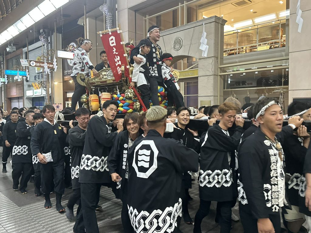 愛媛県松山秋祭り大街道お神輿写真