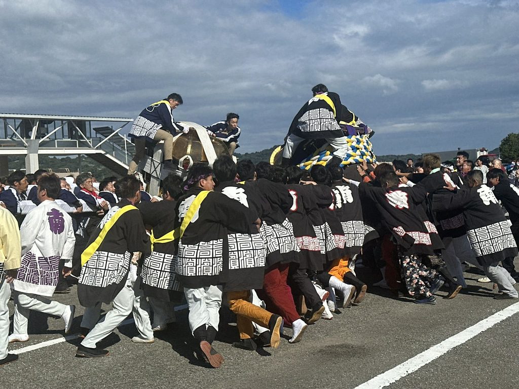 松山秋祭り 高浜大神輿鉢合わせ