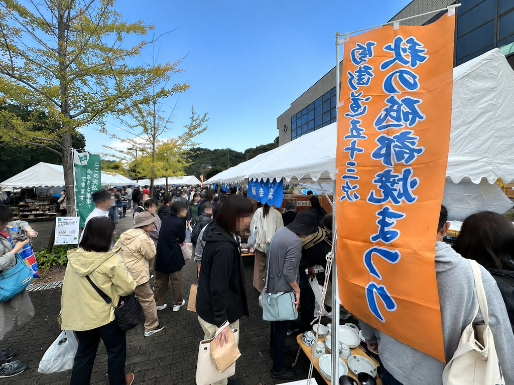 秋の砥部焼まつり 出店窯元の様子写真