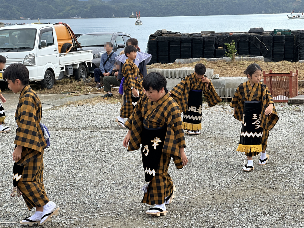 子供達による角力練り（すもうねり）