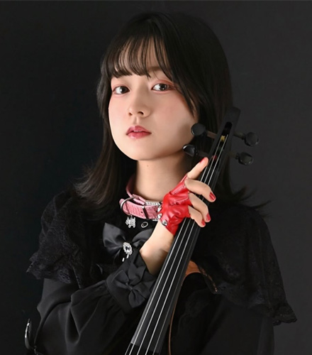 ヴァイオリニスト・AYANE（VÏBVÏB）※松山市生まれ